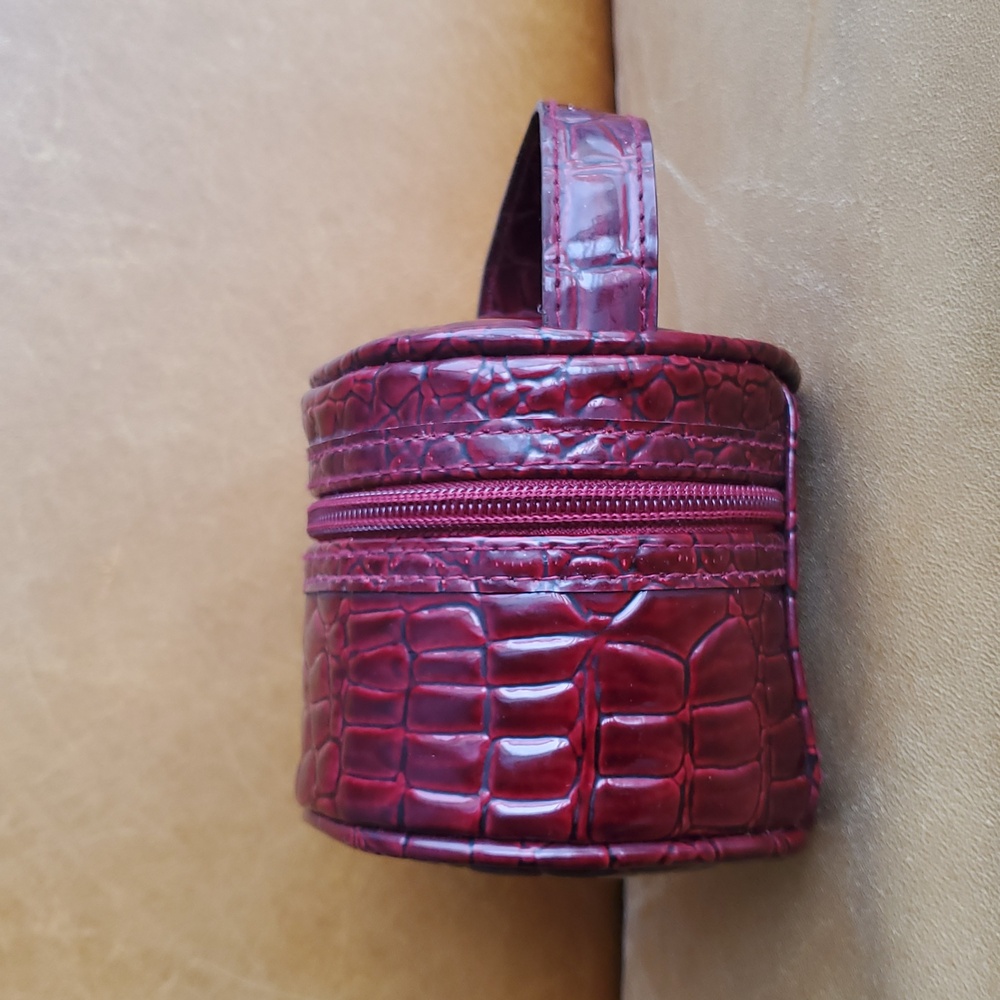 Vintage Gucci Crocodile-Embossed Watch Or Jewelery Travel Bag Patent Leather - Picture 9 of 10